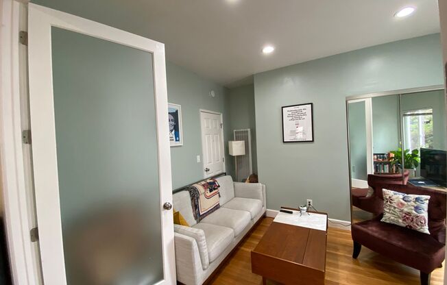 475 W Macarthur - 270