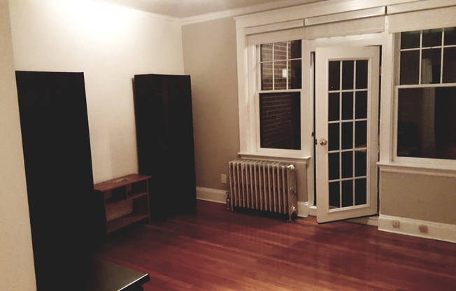 Amazing 1 bedroom 1 bath Condo on the Green Line Professionally Managed Heat Included