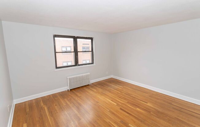 2 beds, 1 bath, $1,695, Unit SQC-227-4