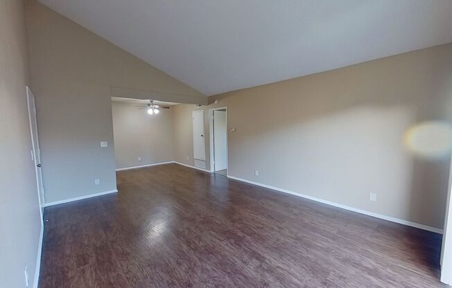 1 bed, 1 bath, 722 sqft, $1,900, Unit #215