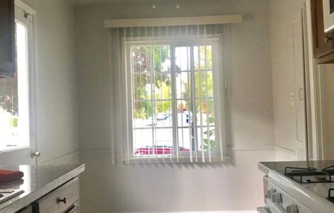 S-1216 -1222 West Victory Boulevard