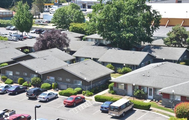 A parking lot with cars and apartment buildings in the background.