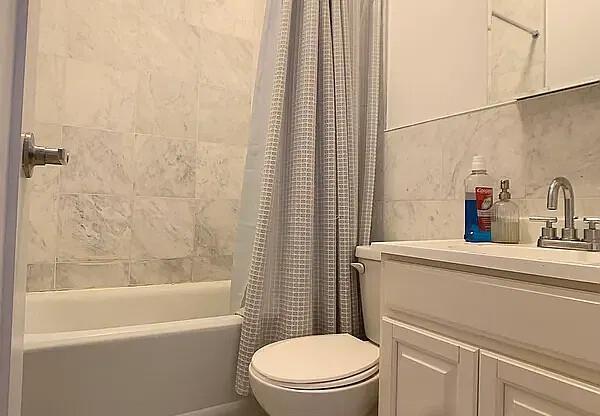259 W 18 ST