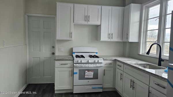 3 beds, 1 bath, 3,048 sqft, $3,200, Unit 2