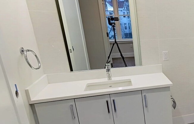 1 bed, 1 bath, $3,500, Unit 411