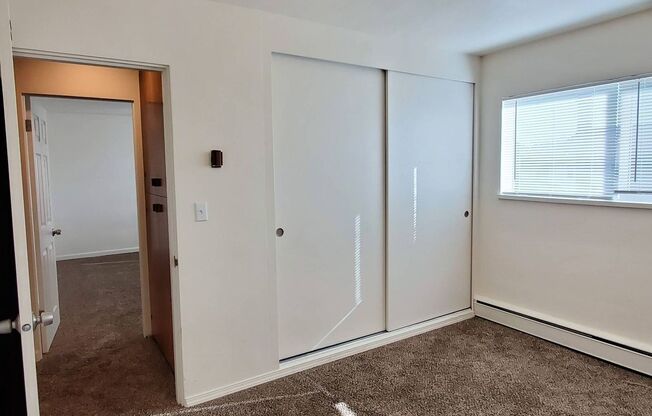 2 beds, 1 bath, 742 sqft, $1,200, Unit 615 S. Alder #12