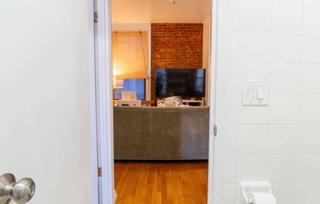 401 W 47 ST