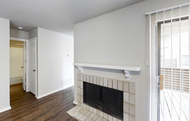1 bed, 1 bath, 825 sqft, $834