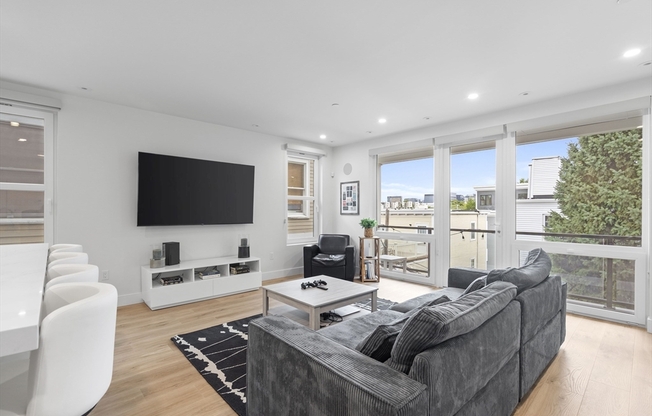 326 W BROADWAY