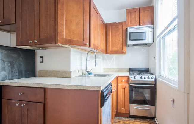 152 N 8 ST