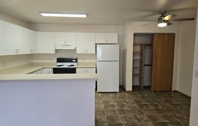 2 beds, 1 bath, 850 sqft, $1,259, Unit PL   7506