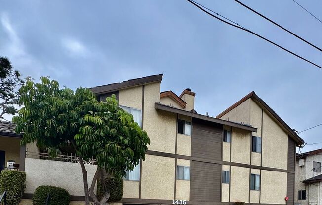 LARGE 2nd story 2bd/2ba unit