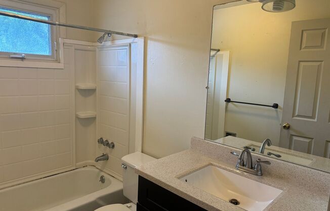 2 beds, 1 bath, $1,175, Unit D-3