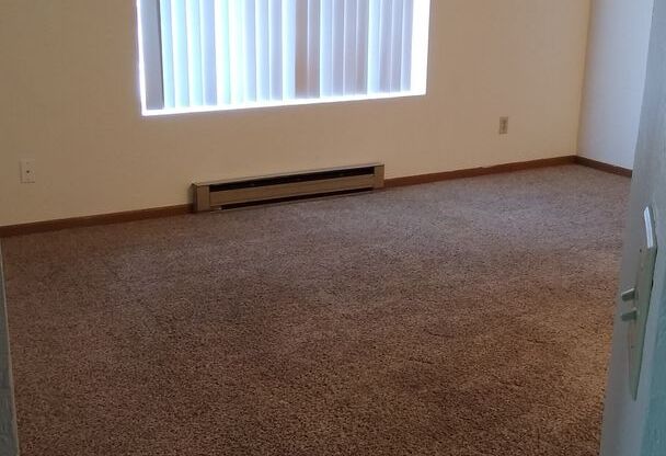 2 beds, 1 bath, 672 sqft, $800