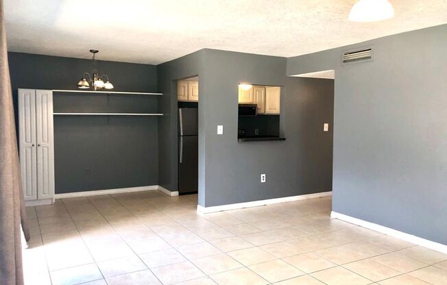 MOVE IN JUNE! WATER INCLUDED! In Windmill Point- 1st floor 2X1 condo with all tile floors!! Nice SS/black appliances! Open dining/living area!