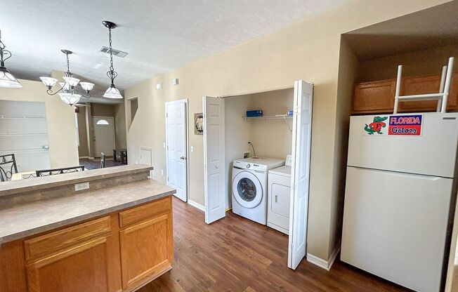 2 beds, 2.5 baths, $1,450, Unit Unit 1203