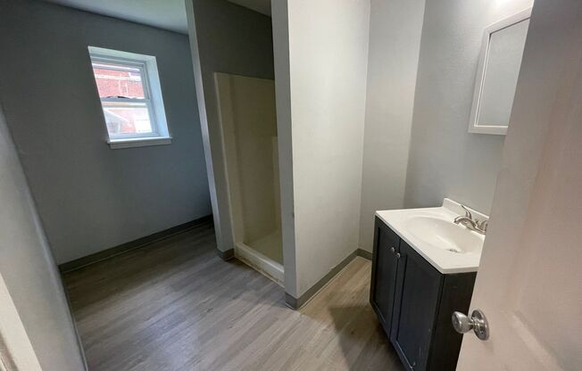 Studio, 1 bath, 600 sqft, $599, Unit Unit 8