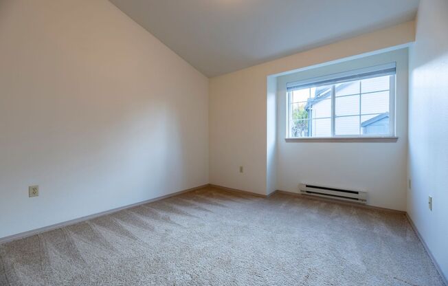 1 bed, 1 bath, 800 sqft, $1,575, Unit 633