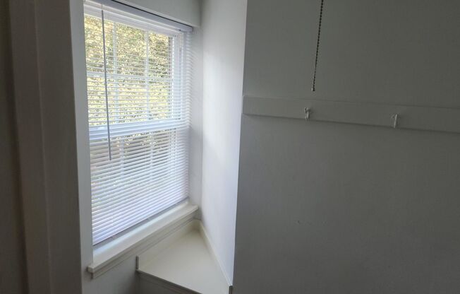 2 beds, 1 bath, 897 sqft, $2,335, Unit A-16