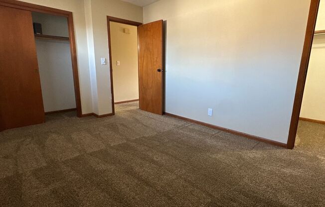 1 bed, 1 bath, $775, Unit 4