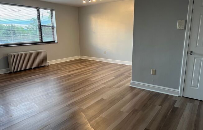 2 beds, 1 bath, 800 sqft, $1,720, Unit 6236 Fifth Ave. #301A