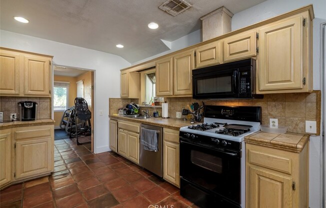 10440 JOHANNA AVE
