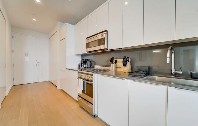 1 bed, 1 bath, $4,995, Unit 1812