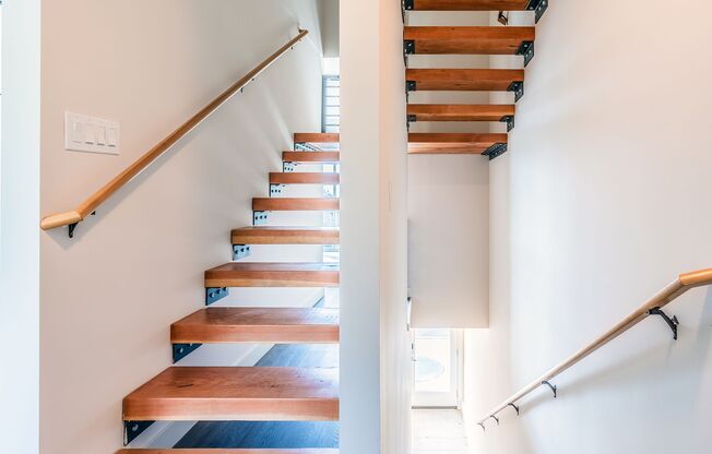 Skyridge Townhouses – Modern 3-Story Living in South Seattle’s Bryn Mawr‑Skyway, Stylish,and  Spacious