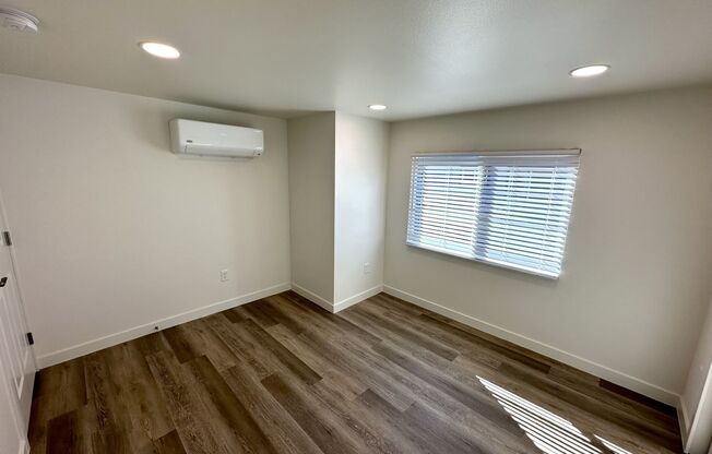 3 beds, 1 bath, $2,200