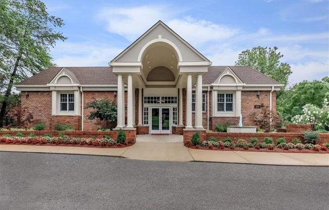 Whispering_Hills_Exterior_10_St_Louis_MO