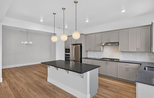 4 beds, 2.5 baths, $3,400