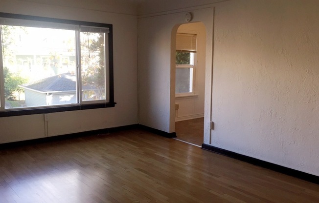 Remodeled Vintage Top Floor 1 bedroom + OFFICE/DEN! W/D IN UNIT!