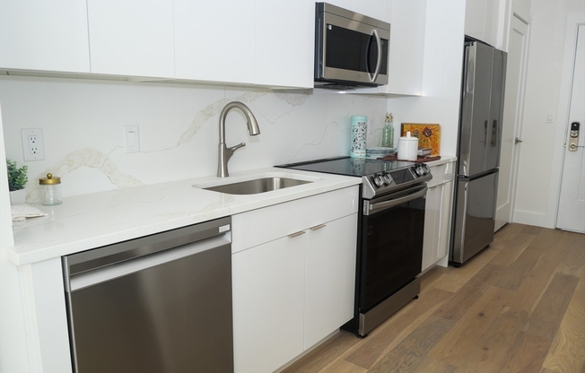 Studio, 1 bath, 450 sqft, $3,000, Unit 301