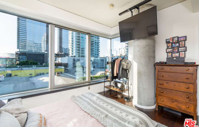 1 bed, 1.5 baths, 1,240 sqft, $3,500, Unit 404