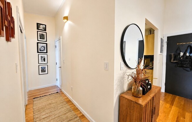 1 bed, 1 bath, 761 sqft, $2,600, Unit 16B