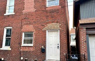 Updated 2 Bed, 1 Bath Home - Convenient Location, Walkable Neighborhood - Available 3/15!