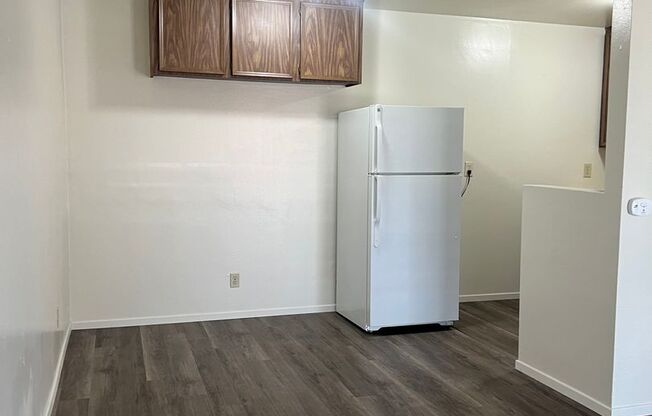 1 bed, 1 bath, $950, Unit 8