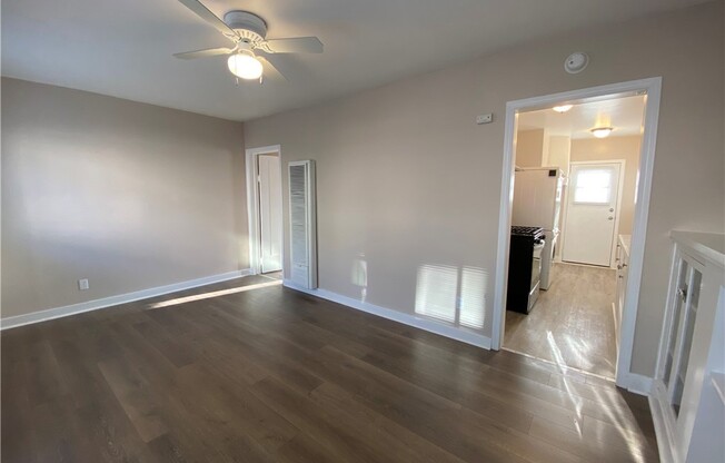 1034 W 15 ST