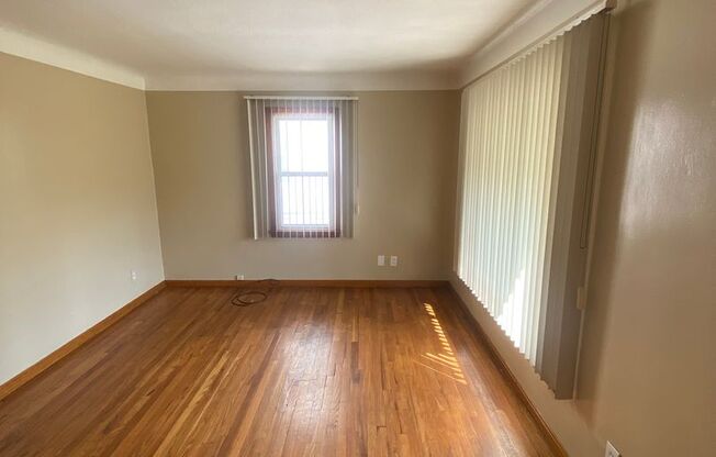 Charming 3-Bedroom, 2-Bathroom Home In Maple Heights