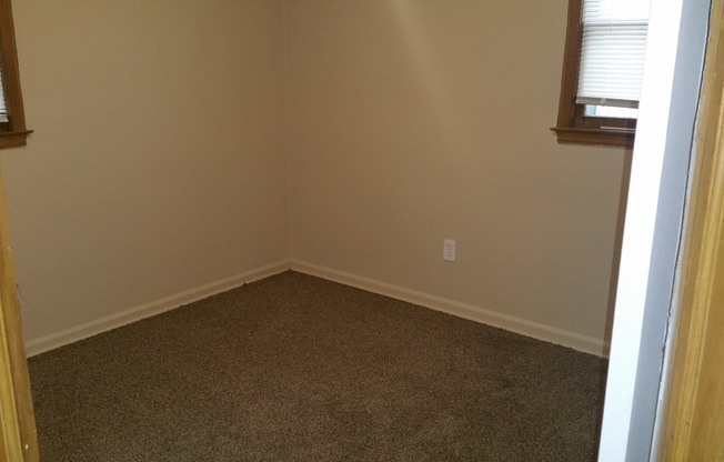 3 beds, 1 bath, $1,300