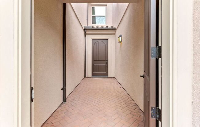 Modern Stonegate Condo with Balcony & Resort Amenities!