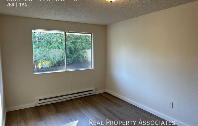 5607 204 ST SW
