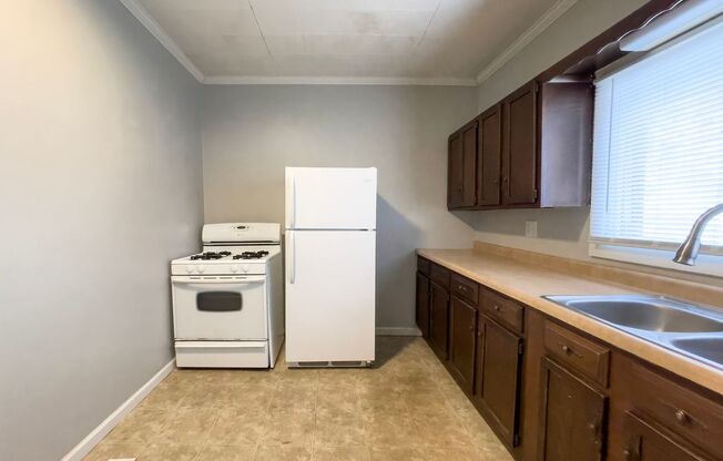 PRELEASING for AUGUST! Close to Campus