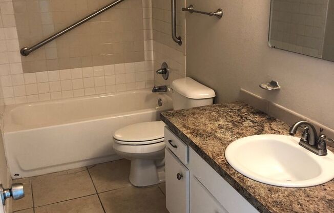 Studio, 1 bath, 500 sqft, $795, Unit D5