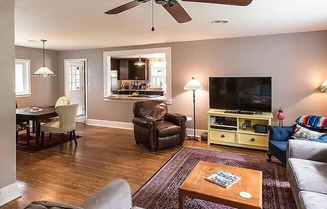 3BD/2BA with a FLEX ROOM HOUSE IN WEST ASHLEY- Available June 1, 2026!