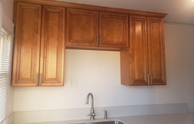 1005 E 2 ST