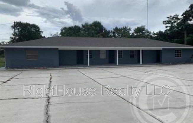907 CTR AVE