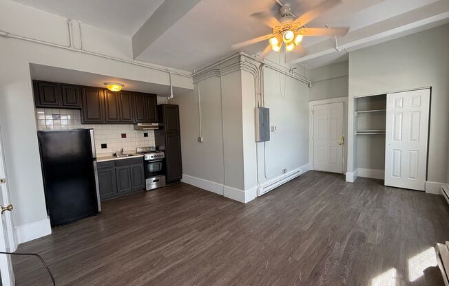 1 bed, 1 bath, 445 sqft, $1,675, Unit 928
