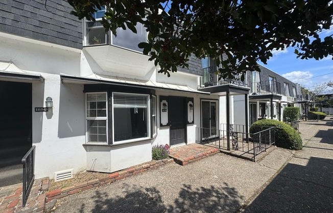 1115 W 6 AVE