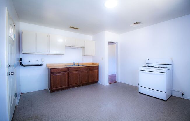 308 N Azusa Avenue, Azusa CA Outstanding Fourplex 2 Bd/1Bth For Rent